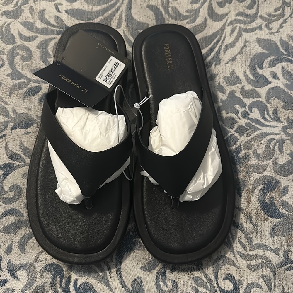 Forever 21 black platform thong sandals size 7 - Picture 5 of 5